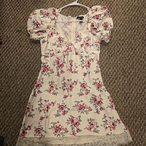 Forever 21 Cream Floral Dress Ruffle Sleeves And Lace.